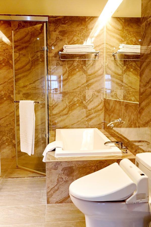 Hu House - Taipei Hotel Екстериор снимка