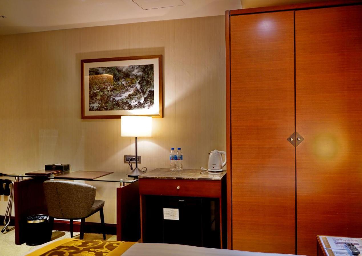 Hu House - Taipei Hotel Екстериор снимка