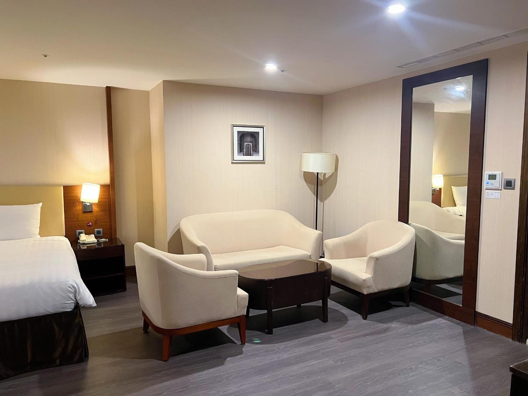 Hu House - Taipei Hotel Екстериор снимка